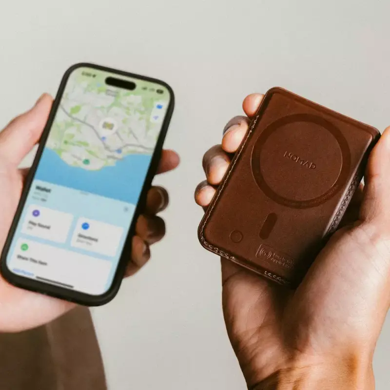 Nomad Leather Mag Wallet with Find My Tracking