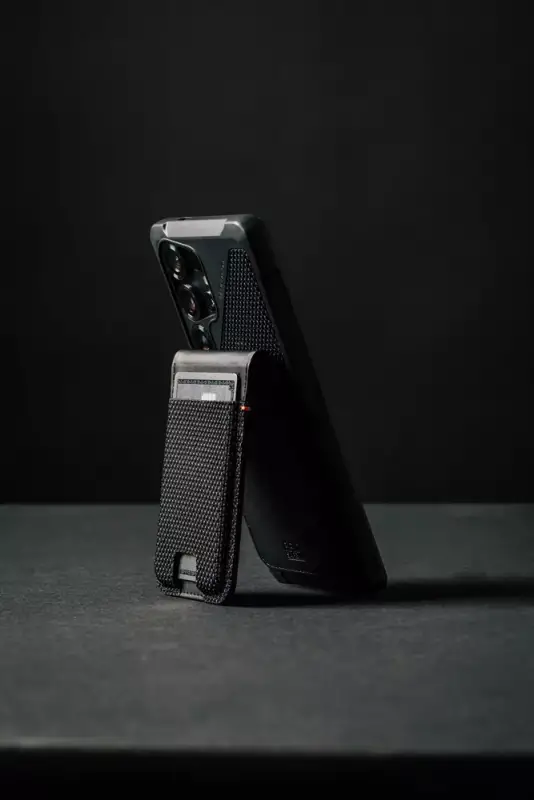 Best iPhone Air & iPhone 17 Series Accessories to Buy Right Now: Cases, Wallets, Screen Protectors, and More 133 UAG Metropolis Kevlar MagSafe Wallet