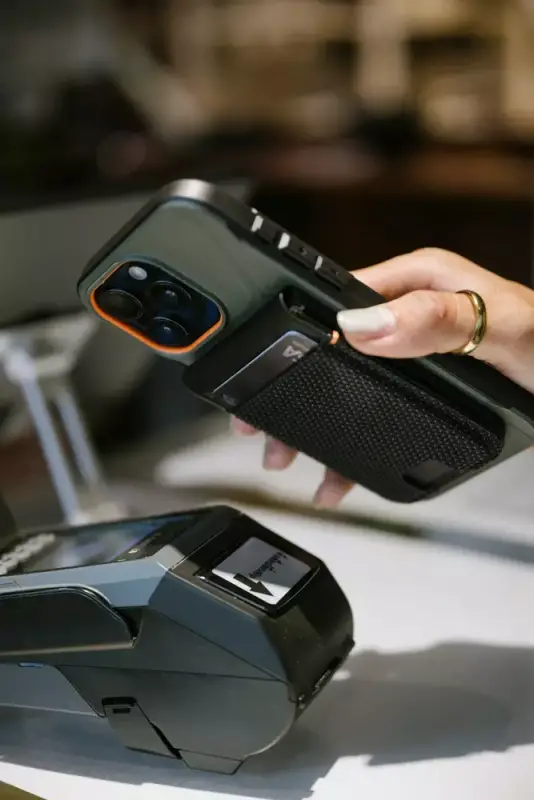 Best iPhone Air & iPhone 17 Series Accessories to Buy Right Now: Cases, Wallets, Screen Protectors, and More 132 UAG Metropolis Kevlar MagSafe Wallet