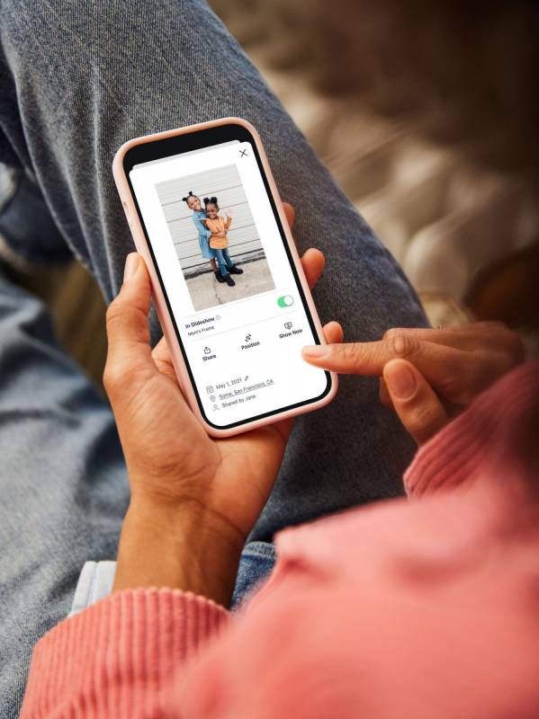 Aura Ink: Aura’s New Cordless 13.3" Color E-Paper Frame Reimagines How You Display Photos 9 Aura Ink