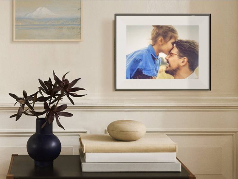 Aura Ink: Aura’s New Cordless 13.3" Color E-Paper Frame Reimagines How You Display Photos 2 Aura Ink