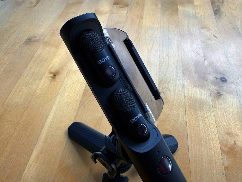 BOYA Magic Microphone Review: Four Configurations with Excellent Sound and Amazing AI Noise Cancellation 10 Boya Magic Wireless Microphone on desktop tripod