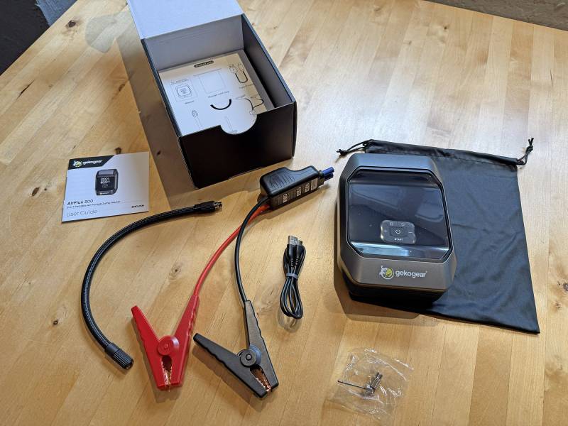 GekoGear AirFlux 300 Portable Air Pump & Jump Starter Review: Simple and Effective Multiuse in a Compact Form 5 Accessories included with the Airflux 300 Portable Air Pump & Jump Starter