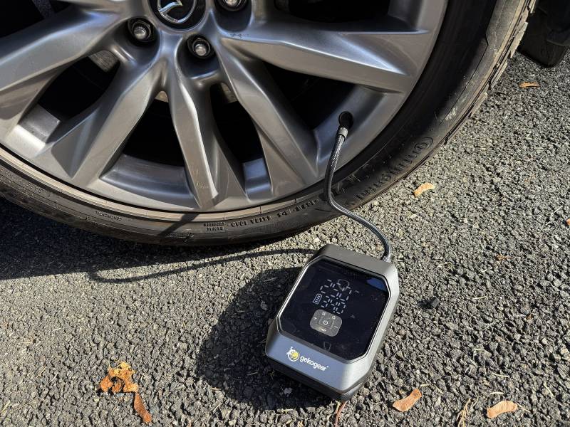 GekoGear AirFlux 300 Portable Air Pump & Jump Starter Review: Simple and Effective Multiuse in a Compact Form 9 Airflux 300 Portable Air Pump & Jump Starter