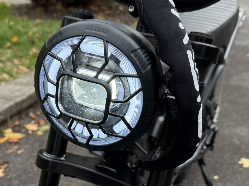 Jasion RetroVolt Pro Review: A 38mph Fat-Tire Powerhouse That's Currently Selling for Just $899 5 Jasion RetroVolt Pro headlight