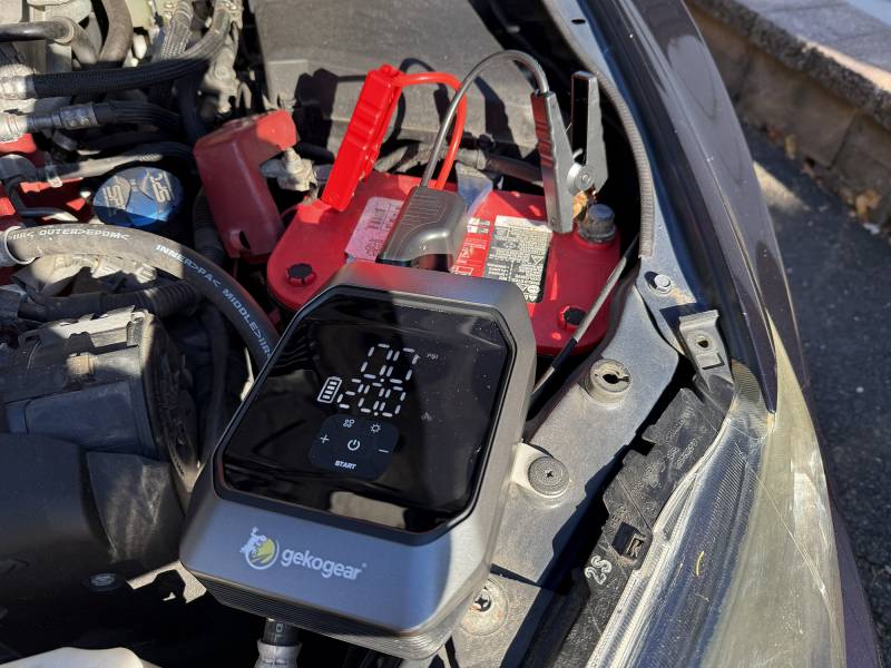 GekoGear AirFlux 300 Portable Air Pump & Jump Starter Review: Simple and Effective Multiuse in a Compact Form 12 Airflux 300 Portable Air Pump & Jump Starter