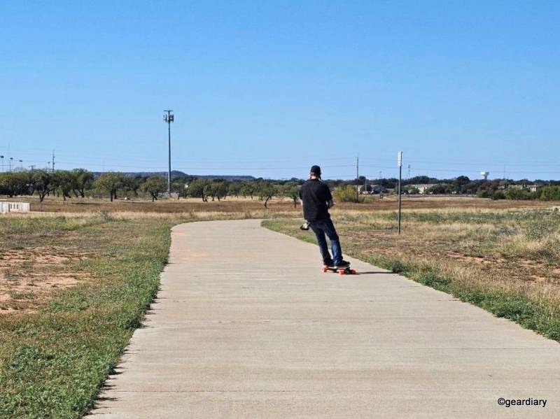 MEEPO Go Review: A Fast, Stable, 1500W Electric Skateboard Perfect for Heavier Riders 16 The author riding the MEEPO Go