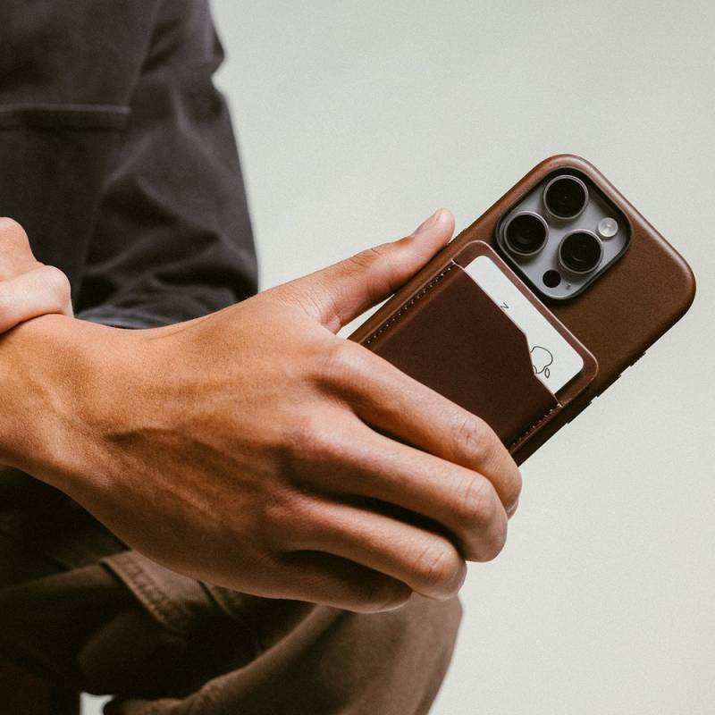 Gear Diary’s 2025 Holiday Gift Guide & Giveaway: Top Stocking Stuffers That Deliver Big Joy in Small Packages 15 Nomad Leather Mag Wallet with Find My Tracking