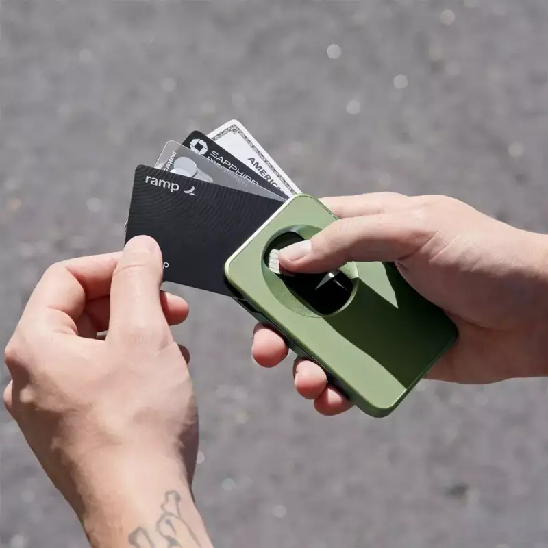 Gear Diary’s 2025 Holiday Gift Guide & Giveaway: Top Stocking Stuffers That Deliver Big Joy in Small Packages 77 Ohsnap! Snap Grip Wallet