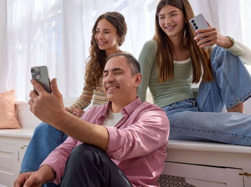 Xfinity Mobile Deals Give Your Wallet a Gift This Holiday Season! 2 Xfinity Mobile deals for Holiday Season 2025.