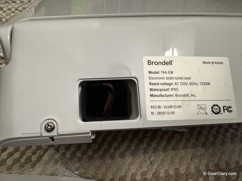 Brondell Swash Thinline T44 Bidet Review: The Slimmest, Most Upscale Bidet Seat We've Tested 5 Brondell Swash Thinline T44