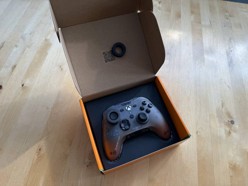 SCUF Valor Pro Wireless Controller Review: Premium Performance, Customization and Price 3 Opening the SCUF Valor Pro Wireless Controller retail box