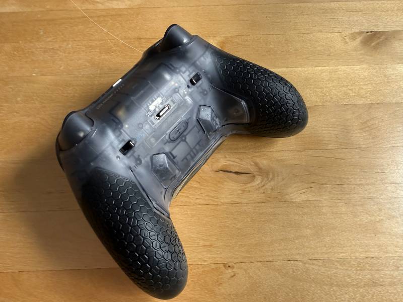 SCUF Valor Pro Wireless Controller Review: Premium Performance, Customization and Price 9 Bottom of the SCUF Valor Pro Wireless Controller