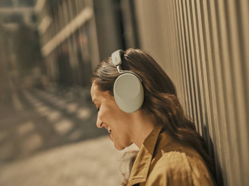 Jabra Evolve3 Headsets Will Replace Your Work Headset and Everyday Headphones with One Sleek Package 13 Jabra Evolve3 75