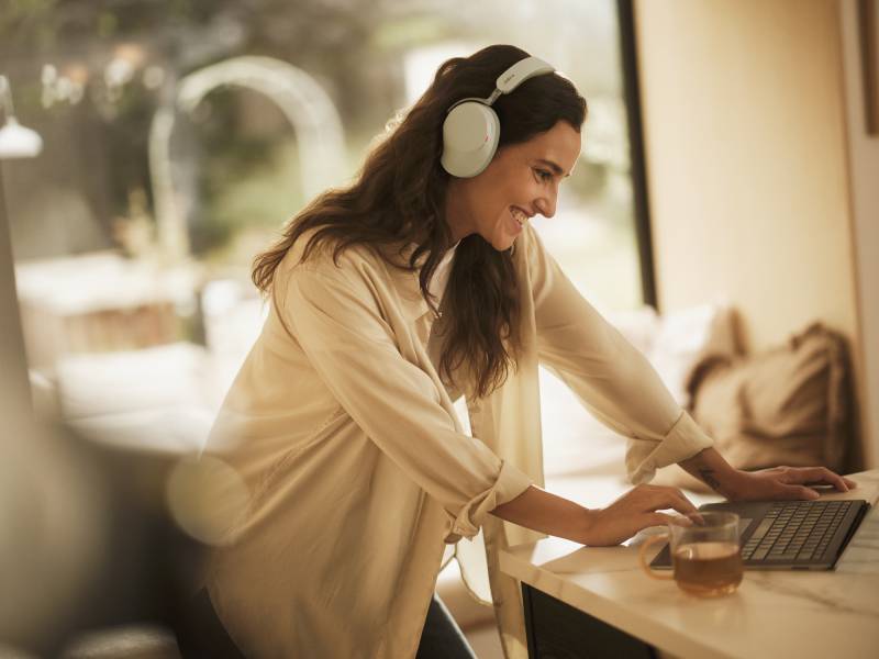Jabra Evolve3 Headsets Will Replace Your Work Headset and Everyday Headphones with One Sleek Package 3 Jabra Evolve3 85
