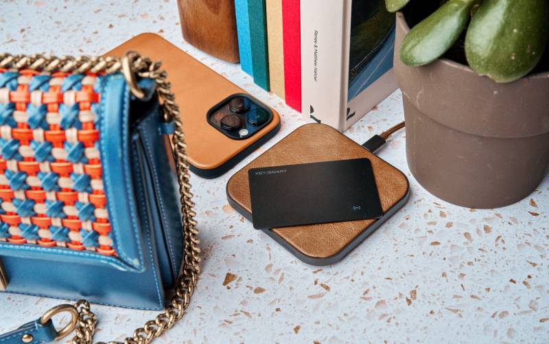 KeySmart SmartCard Makes Wallet Tracking Easy for Both Android and iOS Users 5 Charging the KeySmart SmartCard on a wireless smartphone charger