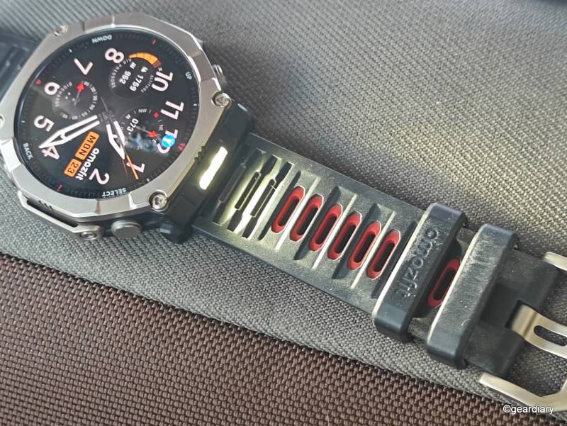 Amazfit T-Rex Ultra 2 Review: A 51mm Titanium Beast That's Built for Big Wrists and Bigger Adventures 22 Amazefit T-Rex Ultra 2 flashlight
