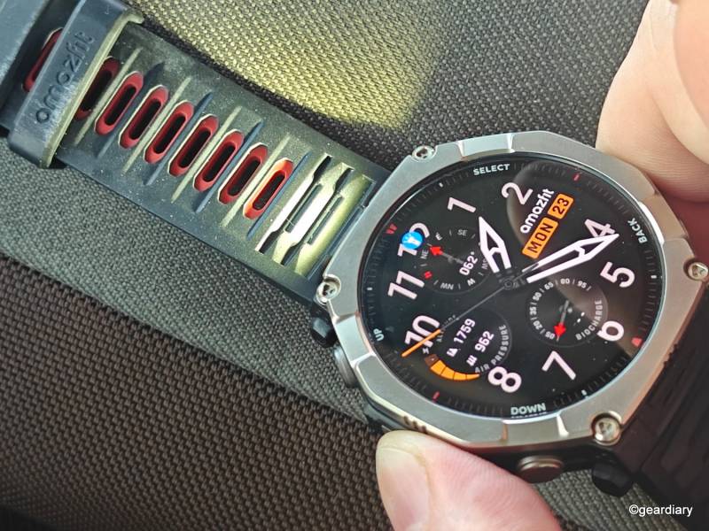 Amazfit T-Rex Ultra 2 Review: A 51mm Titanium Beast That's Built for Big Wrists and Bigger Adventures 21 Amazefit T-Rex Ultra 2 flashlight