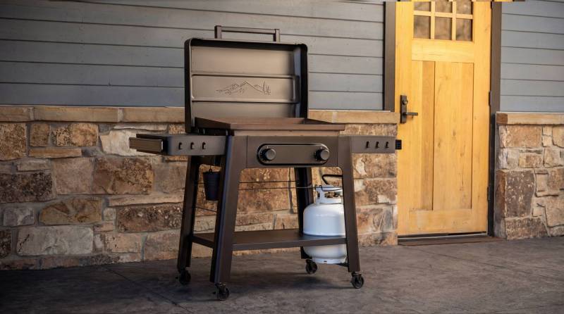 The Traeger Irontop Series Makes Outdoor Griddling Way More Tempting, and It's Surprisingly Affordable 1 Traeger Irontop Series