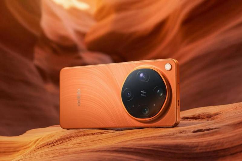 OPPO Find X9 Ultra in Canyon Orange