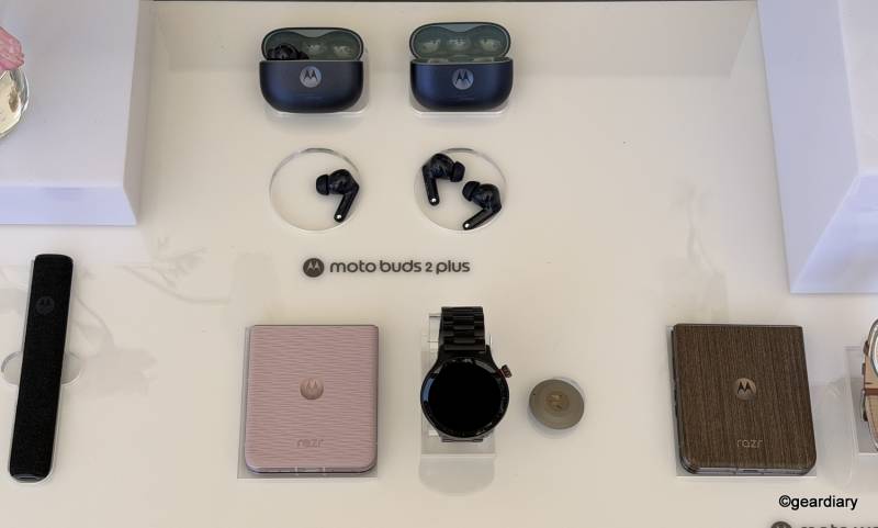The Motorola 2026 Razr Lineup Wants Foldables to Feel Less Fragile and More Useful 41 moto buds 2 plus