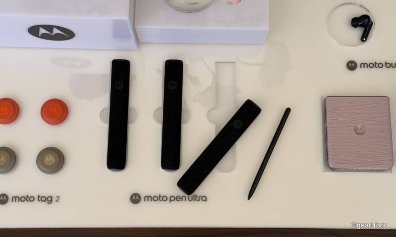 The Motorola 2026 Razr Lineup Wants Foldables to Feel Less Fragile and More Useful 6 moto pen ultra