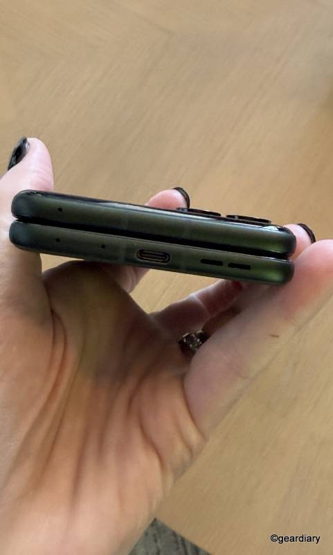 Motorola’s Razr Deals Put Foldables Back in the Graduation Gift Conversation 24 moto razr +
