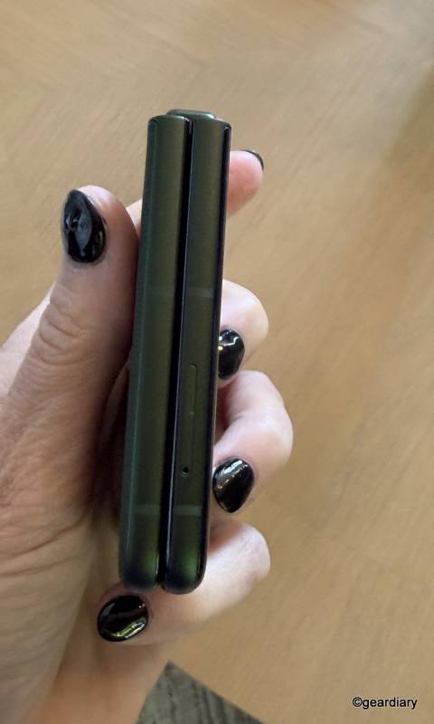 Motorola’s Razr Deals Put Foldables Back in the Graduation Gift Conversation 23 moto razr plus