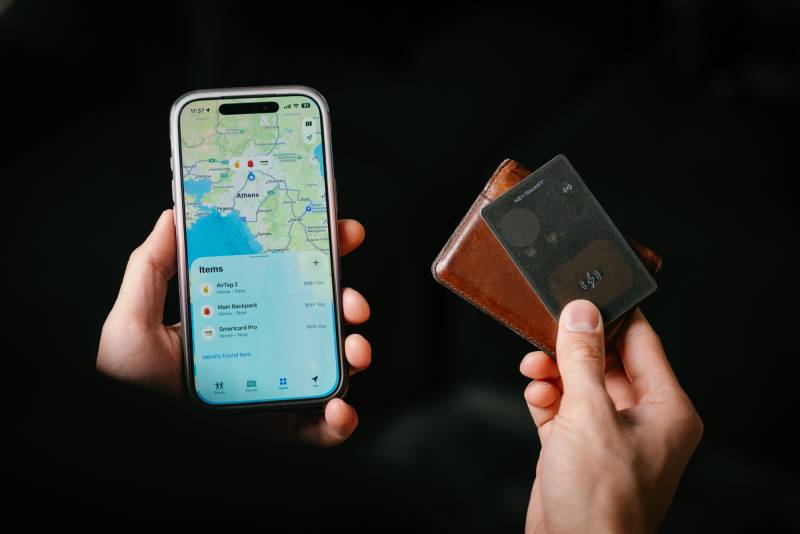 The KeySmart SmartCard Pro Tracks Your Wallet for up to Two Years on a Single Charge 2 KeySmart SmartCard Pro