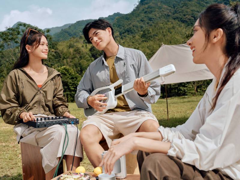 TemPolor Melo-D Wants to Turn Humming and Text Prompts into Playable Music 2 TemPolor Melo-D