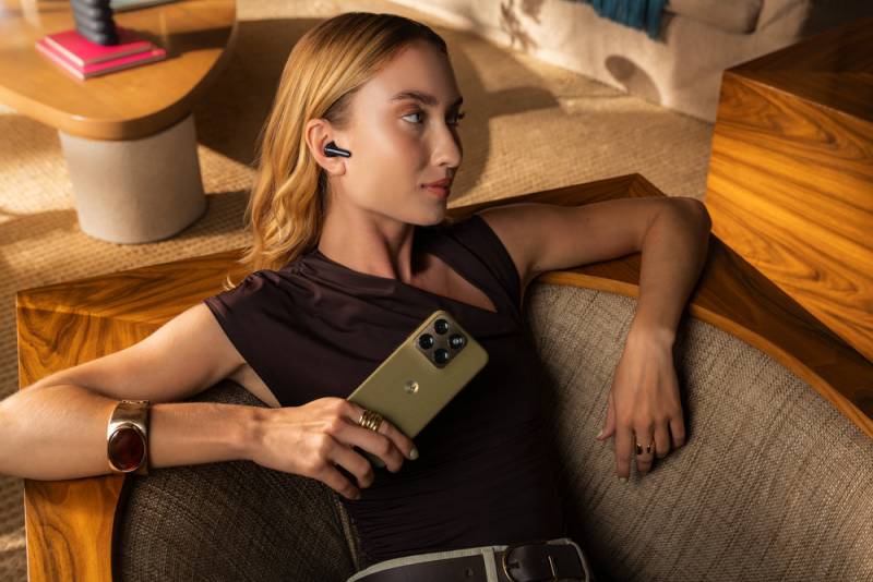 Motorola Edge 2026 Puts Durability, Cameras, and Faster Charging into a Smaller Midrange Phone 12 motorola edge 2026