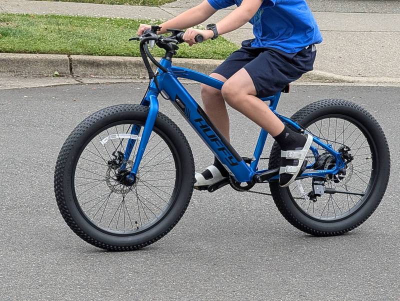 Huffy Quantis Kids Bike (24-Inch) Review: A Little Assistance for the Little Ones That Comes with Some Caveats 24 Huffy Quantis Kids Bike