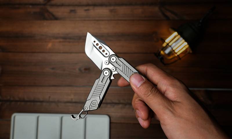 The KESTREL Flip Tool Brings Fidget-Friendly Precision to Everyday Carry 3 KESTREL Flip Tool