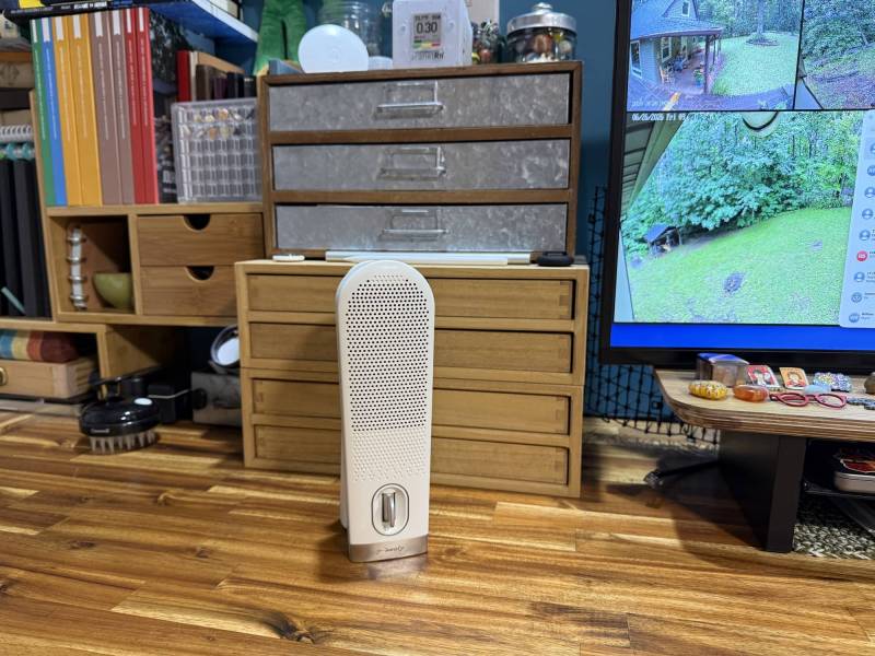 Enya Cyber-G Pocket Guitar used as a speaker
