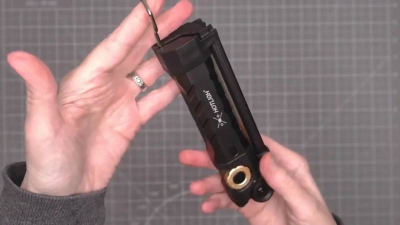 HOTLIGH Worklight Review: A Compact Rechargeable Light with More Tricks Than Expected 4 HOTLIGH Worklight