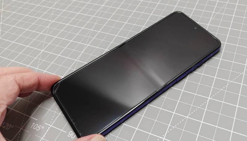 Motorola Razr Ultra 2026 Review: Flipping Over This Flip Phone, Until the Camera Zooms In 11 Motorola razr ultra 2026
