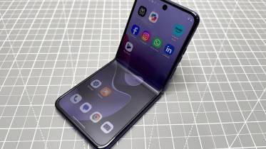Motorola Razr Ultra 2026 Review: Flipping Over This Flip Phone, Until the Camera Zooms In