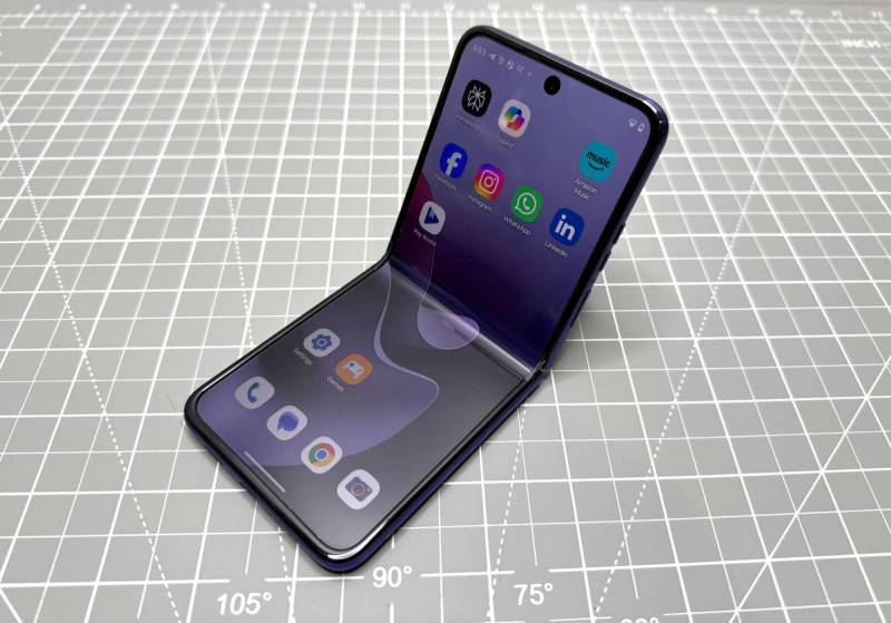 Motorola Razr Ultra 2026 Review: Flipping Over This Flip Phone, Until the Camera Zooms In 1 Motorola razr ultra 2026