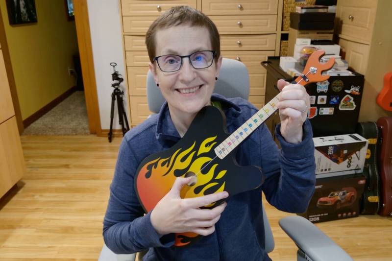 Tinker Tar One-String Guitar Review: Made for Kids, but Fun for Adults Too! 1 Tinker Tar One-String Guitar