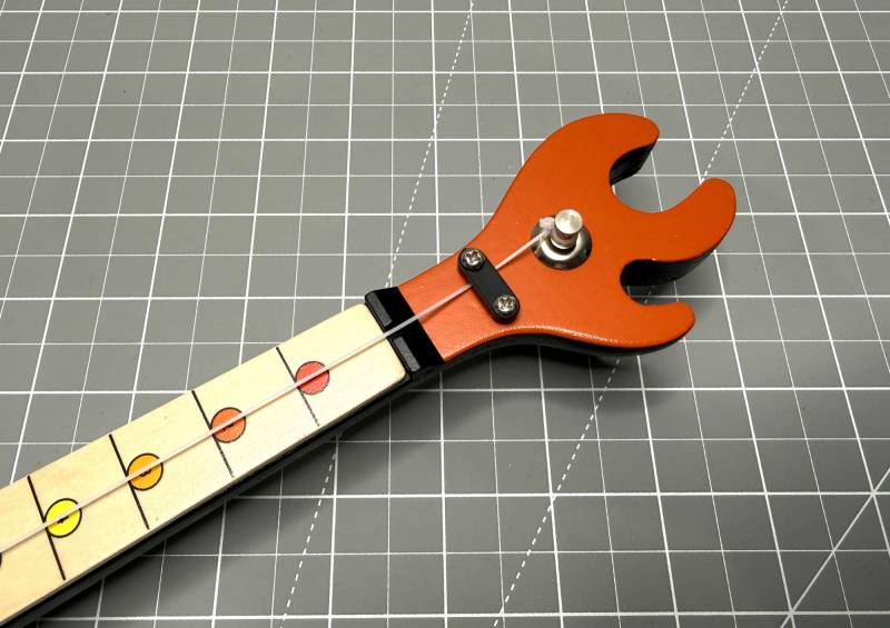 Tinker Tar One-String Guitar Review: Made for Kids, but Fun for Adults Too! 7 Tinker Tar one-string guitar