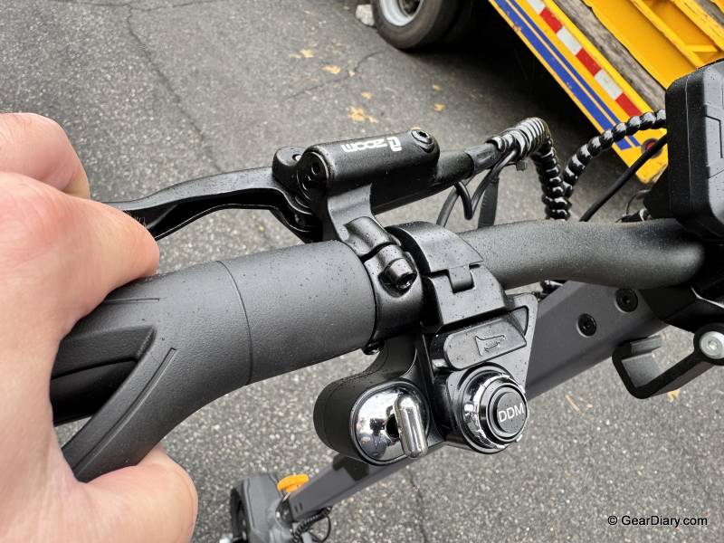 Ausom DT2 Pro Electric Scooter Review: Dual-Motor Power, Massive Battery, and a Trigger Throttle I Don't Want to Give Up 8 Ausom DT2 Pro Electric Scooter