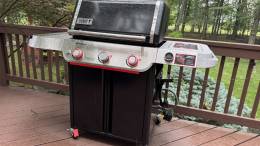 Weber Genesis EX-325W Smart Gas Grill Review: Modern Smarts, Excellent Searing, and a Few Cost-Cutting Surprises