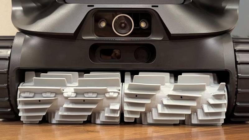 Beatbot AquaSense 2 Ultra AI Robotic Pool Cleaner Review: It Cleans Your Pool Even at Night 8 Beatbot AquaSense 2 Ultra AI Robotic Pool Cleaner Box Camera