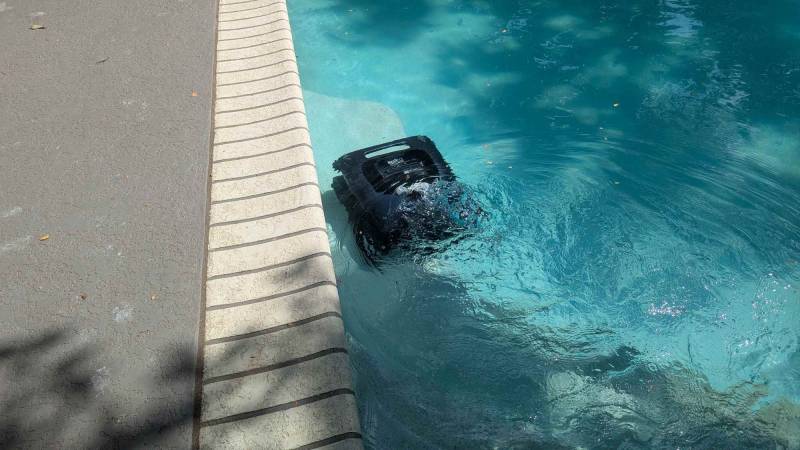Beatbot AquaSense 2 Ultra AI Robotic Pool Cleaner Review: It Cleans Your Pool Even at Night 38 Beatbot AquaSense 2 Ultra surface cleaning