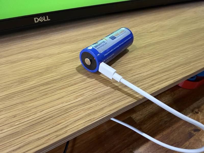 Brinyte WT01 Flashlight Review: A Powerful Light with a Clever Charging Dock Feature 8 Brinyte WT01 Flashlight