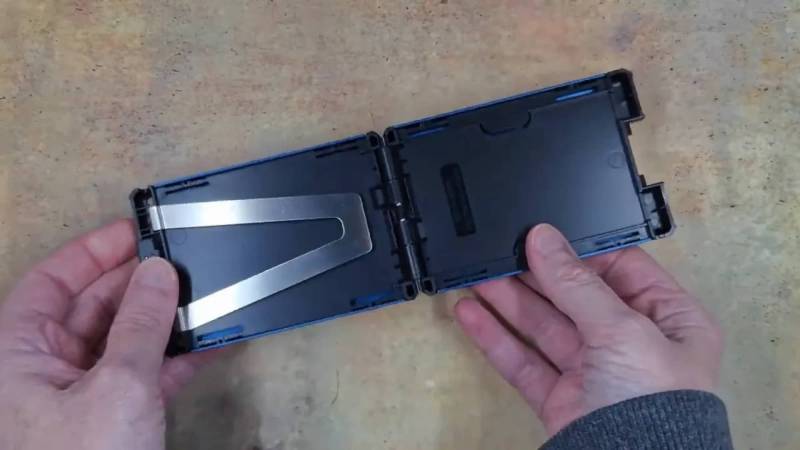Flipside 5 EDC Wallet Review: A Slim Metal Wallet That Treats Cash Like It Still Exists 5 Flipside 5 EDC Wallet
