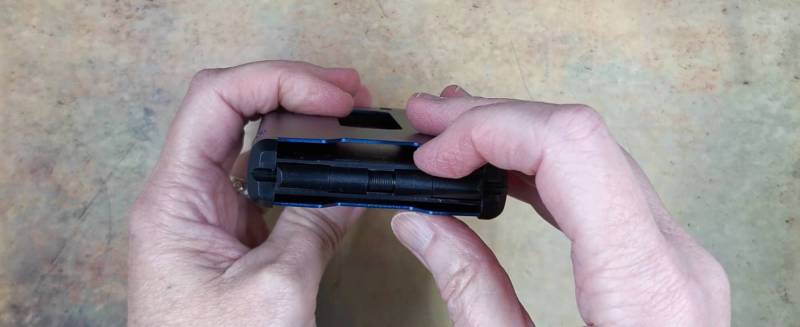 Flipside 5 EDC Wallet Review: A Slim Metal Wallet That Treats Cash Like It Still Exists 3 Flipside 5 EDC Wallet