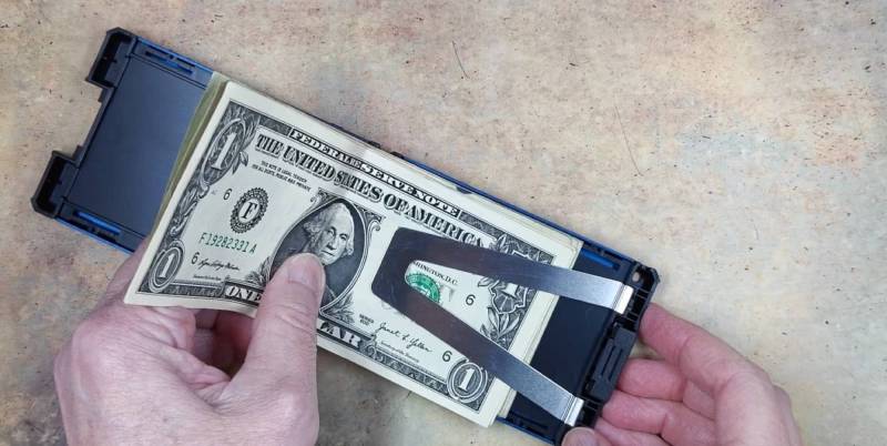 Flipside 5 EDC Wallet Review: A Slim Metal Wallet That Treats Cash Like It Still Exists 6 Flipside 5 EDC Wallet