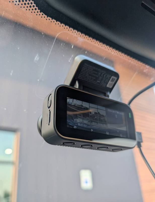 70mai A810 Lite 4K Dash Cam Review: Check Out This Feature-Rich, Compact Dash Camera! 1 70mai A810 Lite 4K Dash Cam mounted on windshield