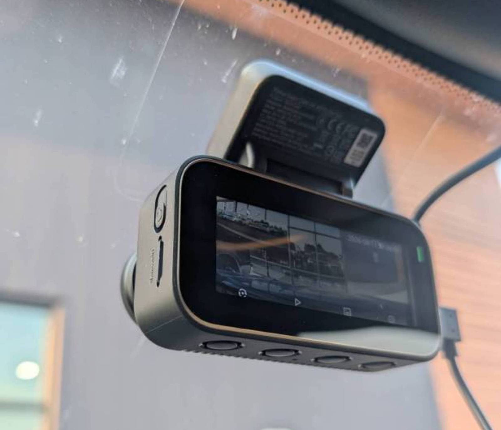 70mai A810 Lite Dash Cam mounted on windshield